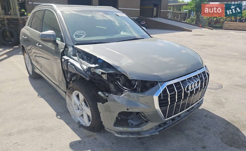 Внедорожник / Кроссовер Audi Q3 2019 в Киеве