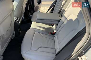 Внедорожник / Кроссовер Audi Q3 2016 в 