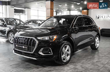 Внедорожник / Кроссовер Audi Q3 2019 в 