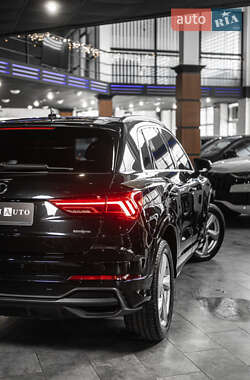 Внедорожник / Кроссовер Audi Q3 2019 в 