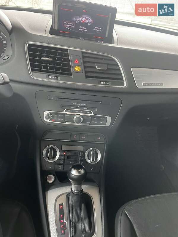 Внедорожник / Кроссовер Audi Q3 2015 в Днепре