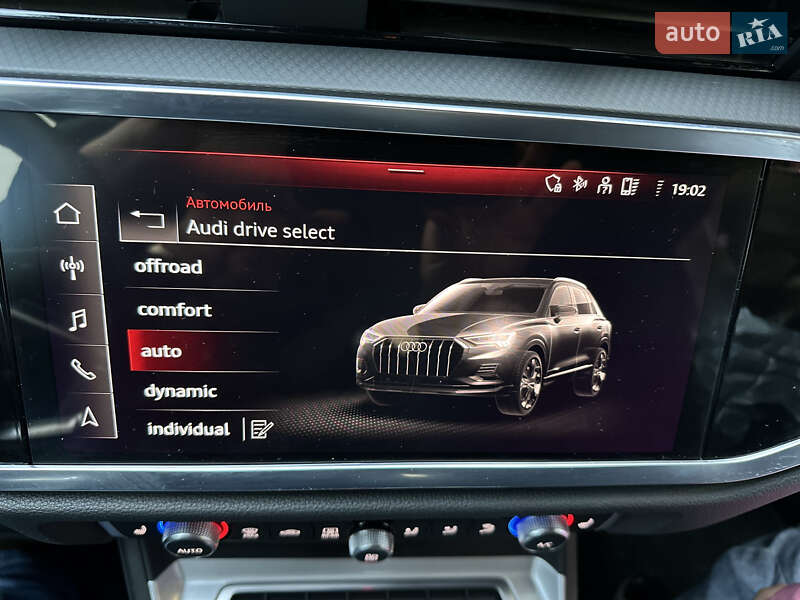 Позашляховик / Кросовер Audi Q3 2022 в Дніпрі