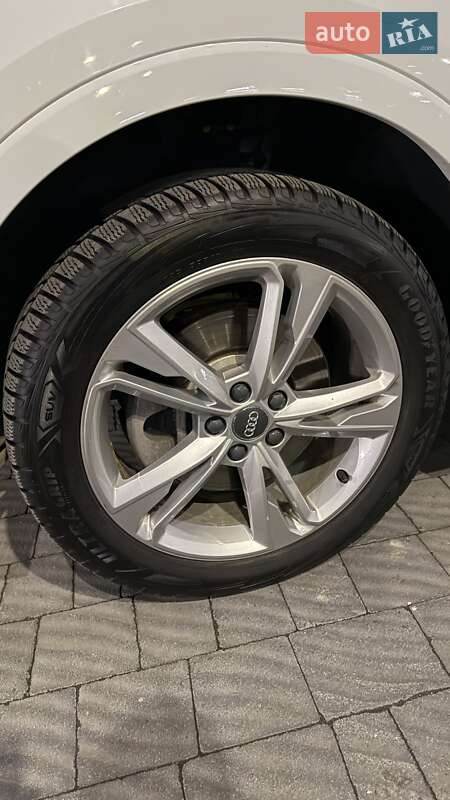Внедорожник / Кроссовер Audi Q3 2020 в Львове