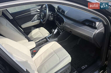 Внедорожник / Кроссовер Audi Q3 2022 в 