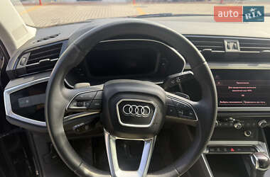 Внедорожник / Кроссовер Audi Q3 2022 в 