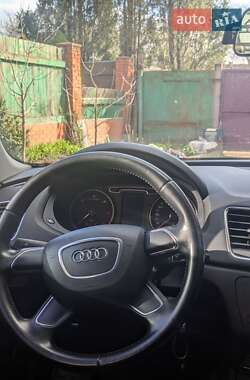 Позашляховик / Кросовер Audi Q3 2012 в 