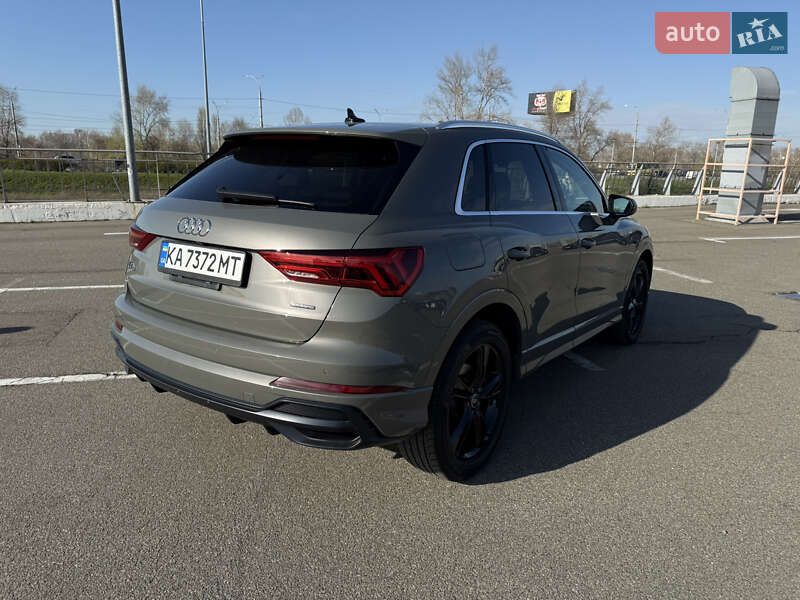 Внедорожник / Кроссовер Audi Q3 2019 в Киеве