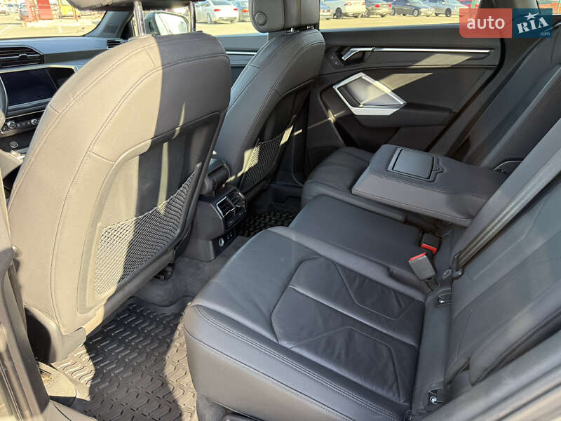 Внедорожник / Кроссовер Audi Q3 2019 в Киеве