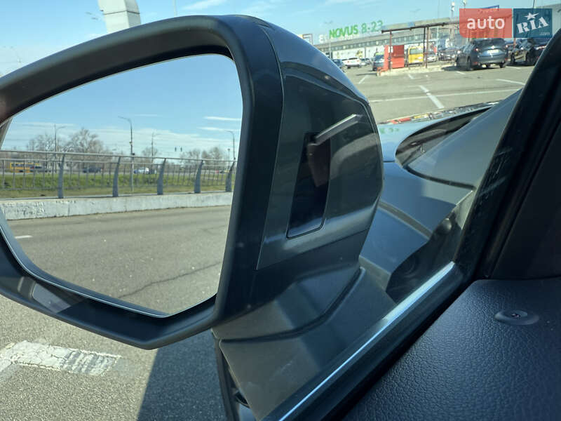 Внедорожник / Кроссовер Audi Q3 2019 в Киеве