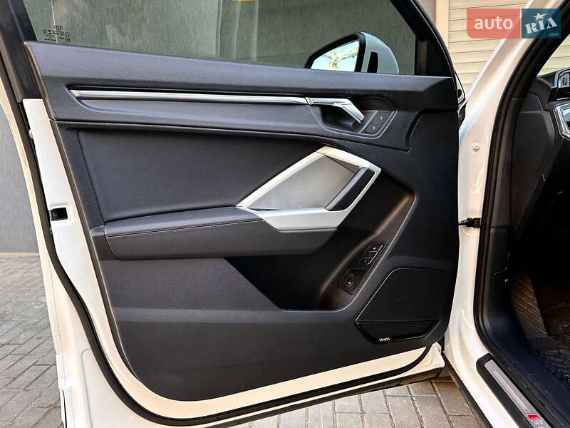 Внедорожник / Кроссовер Audi Q3 2021 в Житомире