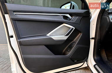 Внедорожник / Кроссовер Audi Q3 2021 в 