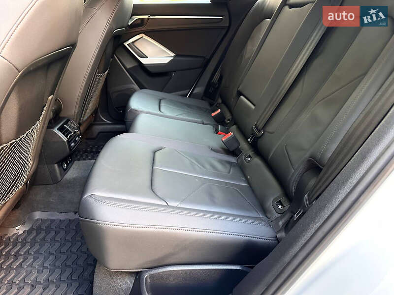 Внедорожник / Кроссовер Audi Q3 2021 в Житомире