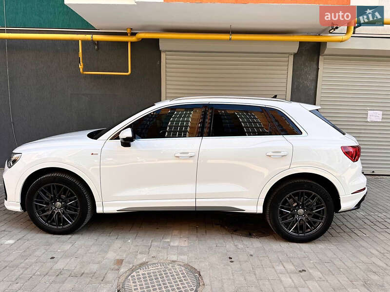 Внедорожник / Кроссовер Audi Q3 2021 в Житомире