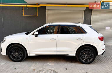 Внедорожник / Кроссовер Audi Q3 2021 в 