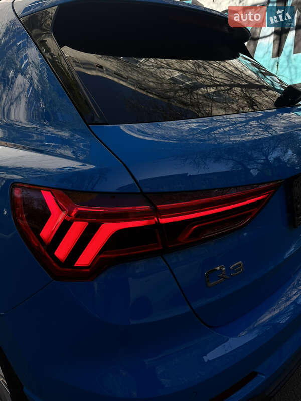 Внедорожник / Кроссовер Audi Q3 2019 в Одессе