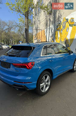 Внедорожник / Кроссовер Audi Q3 2019 в 
