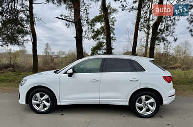 Внедорожник / Кроссовер Audi Q3 2021 в 