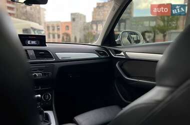Позашляховик / Кросовер Audi Q3 2016 в 