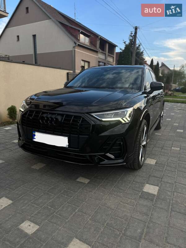 Внедорожник / Кроссовер Audi Q3 2022 в Киеве