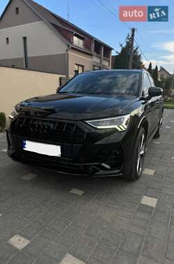Внедорожник / Кроссовер Audi Q3 2022 в 