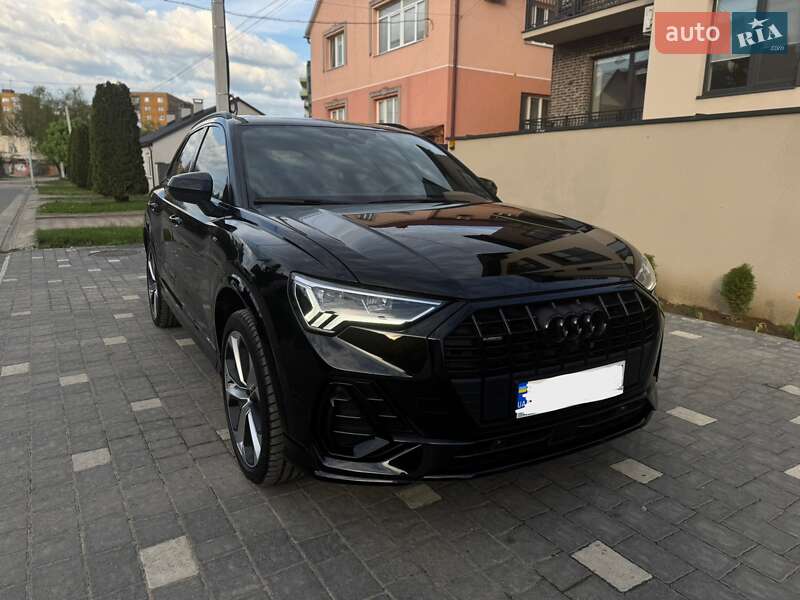 Внедорожник / Кроссовер Audi Q3 2022 в Киеве