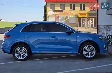 Позашляховик / Кросовер Audi Q3 2022 в 