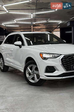 Внедорожник / Кроссовер Audi Q3 2019 в 