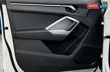 Внедорожник / Кроссовер Audi Q3 2019 в 