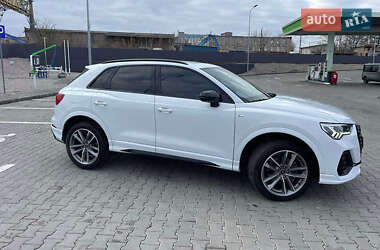 Внедорожник / Кроссовер Audi Q3 2021 в 
