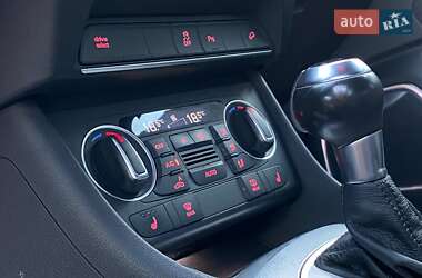 Позашляховик / Кросовер Audi Q3 2015 в 