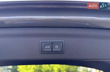 Позашляховик / Кросовер Audi Q3 2023 в 