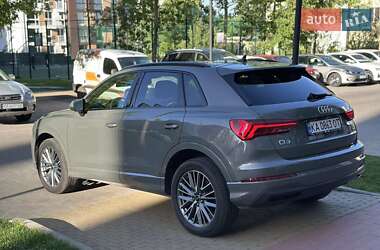 Позашляховик / Кросовер Audi Q3 2023 в 