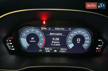 Позашляховик / Кросовер Audi Q3 2023 в 