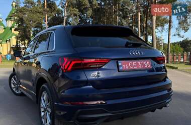 Позашляховик / Кросовер Audi Q3 2021 в 