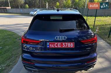 Позашляховик / Кросовер Audi Q3 2021 в 