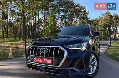 Позашляховик / Кросовер Audi Q3 2021 в 