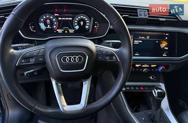 Позашляховик / Кросовер Audi Q3 2021 в 