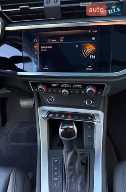Позашляховик / Кросовер Audi Q3 2021 в 