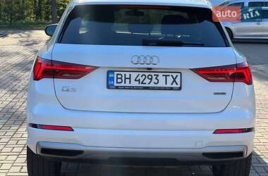 Позашляховик / Кросовер Audi Q3 2019 в 