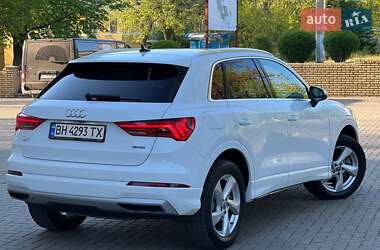 Позашляховик / Кросовер Audi Q3 2019 в 