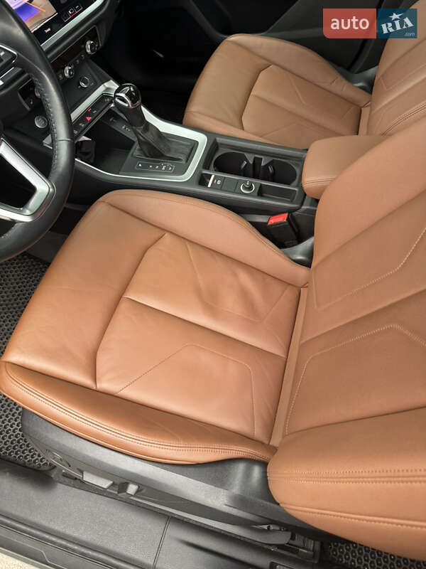 Внедорожник / Кроссовер Audi Q3 2019 в Киеве