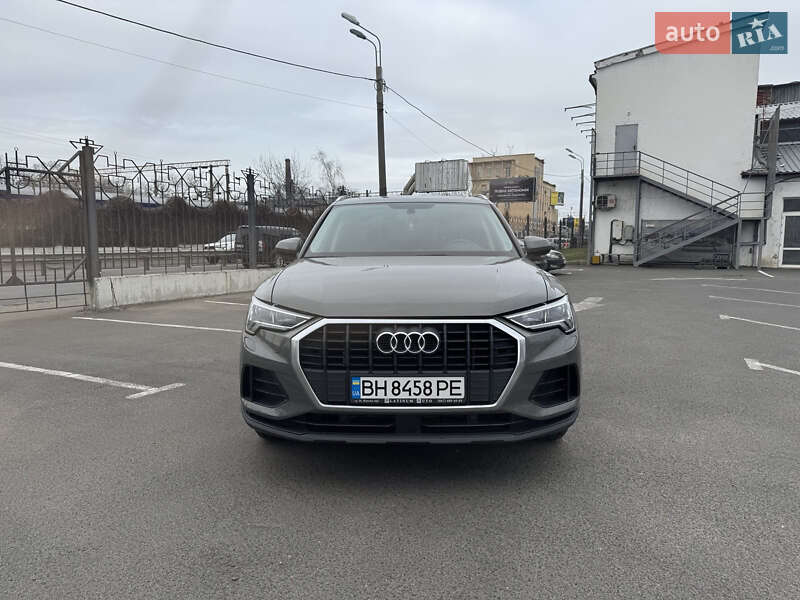 Внедорожник / Кроссовер Audi Q3 2020 в 