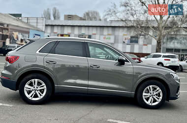Внедорожник / Кроссовер Audi Q3 2020 в 