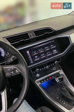 Внедорожник / Кроссовер Audi Q3 2020 в 