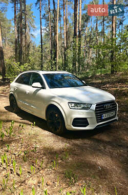 Позашляховик / Кросовер Audi Q3 2016 в 