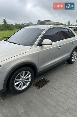 Внедорожник / Кроссовер Audi Q3 2011 в 