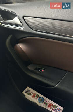 Внедорожник / Кроссовер Audi Q3 2011 в 