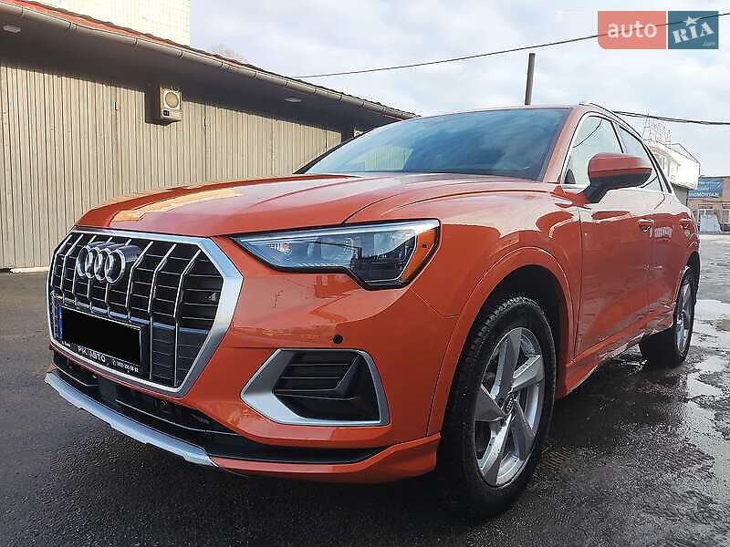Внедорожник / Кроссовер Audi Q3 2019 в 
