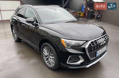 Внедорожник / Кроссовер Audi Q3 2021 в 
