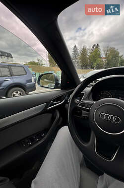 Позашляховик / Кросовер Audi Q3 2015 в 